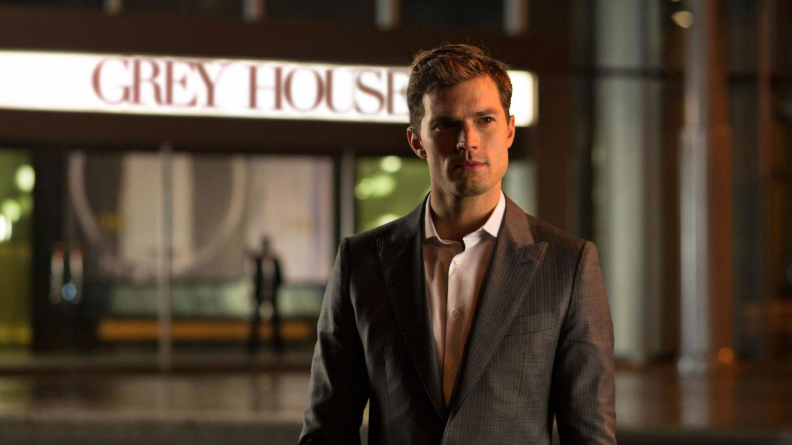 Richest Fifty Shades of Grey Stars, Ranked (Jamie & Dakota Tied at #3) - image 1