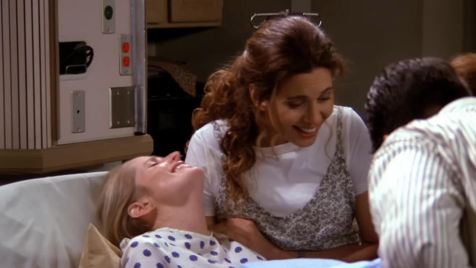 7 Funniest Unscripted Friends Moments That Were Kept in the Show - image 2