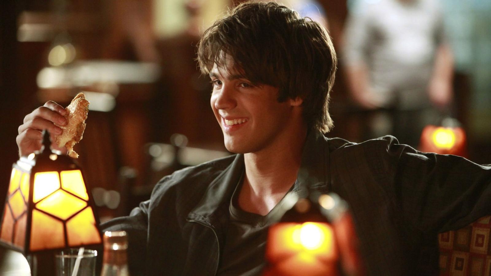 10 Hottest The Vampire Diaries Characters, Ranked by Reddit - image 2