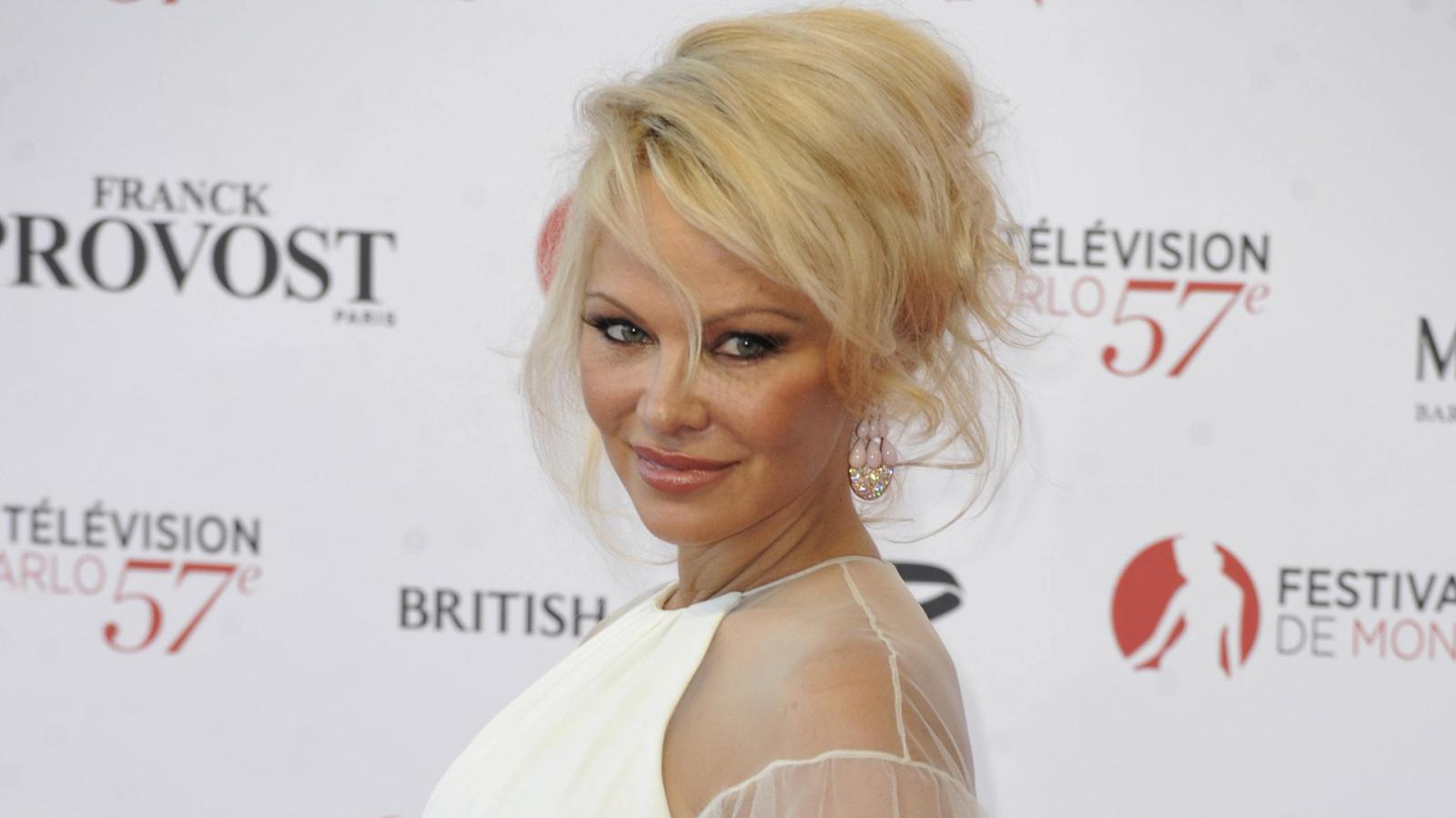 Pamela Anderson's Love Life: a Never-ending Cycle of Weddings and Divorces - image 5