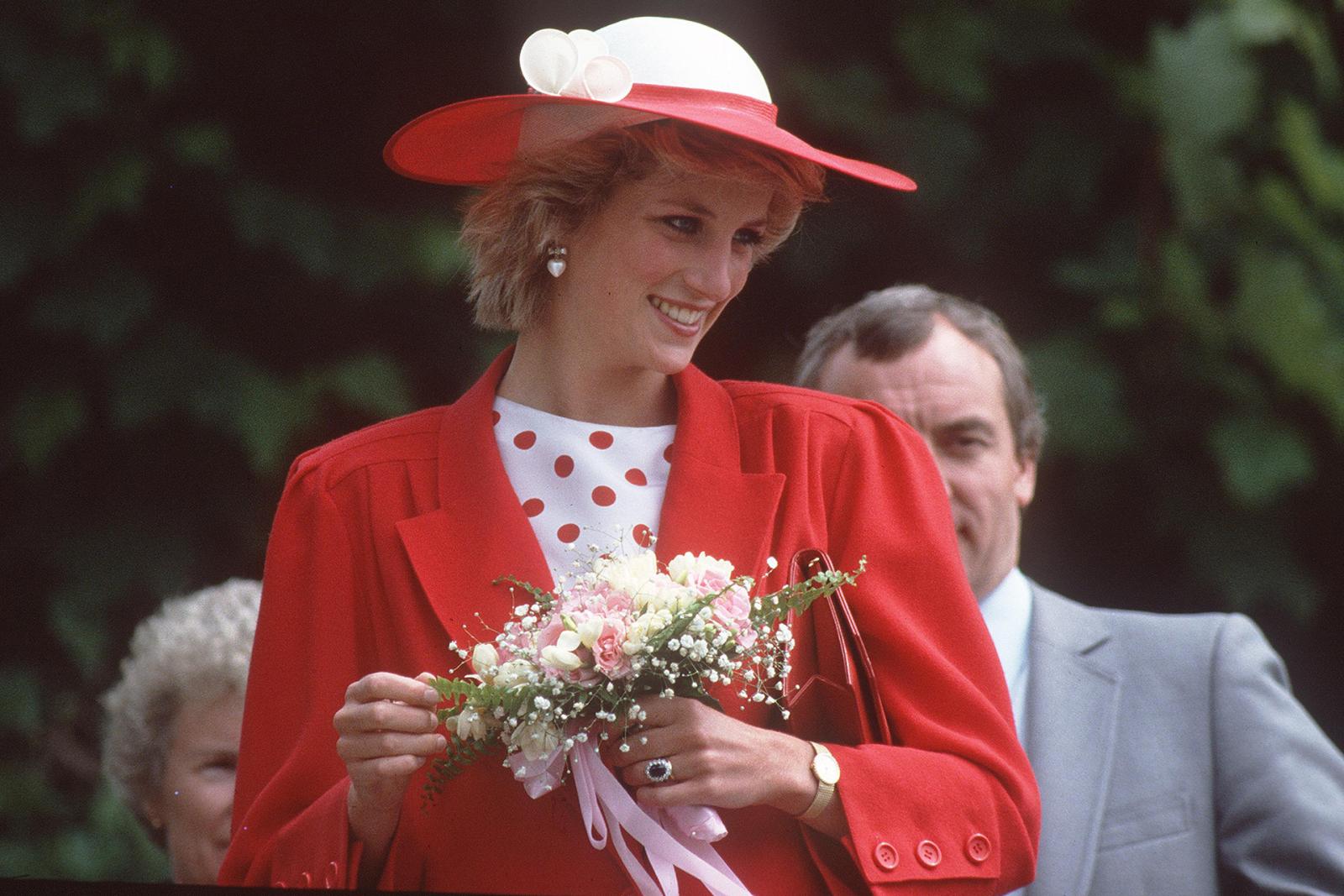 A Royal Affair: The Love Story Behind Kate Middleton's Iconic Sapphire Ring - image 2