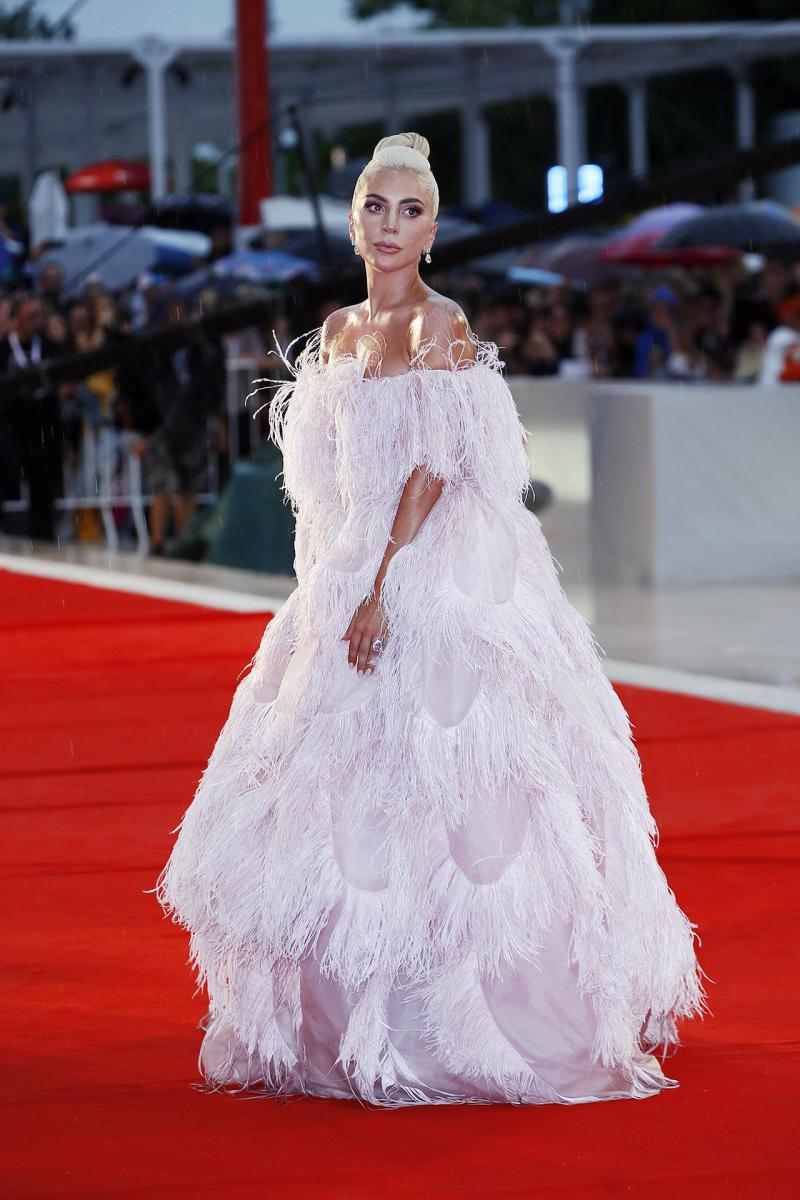 Think Pink! 8 Times Celebrity Dresses Made a Statement in the Fashion World - image 2