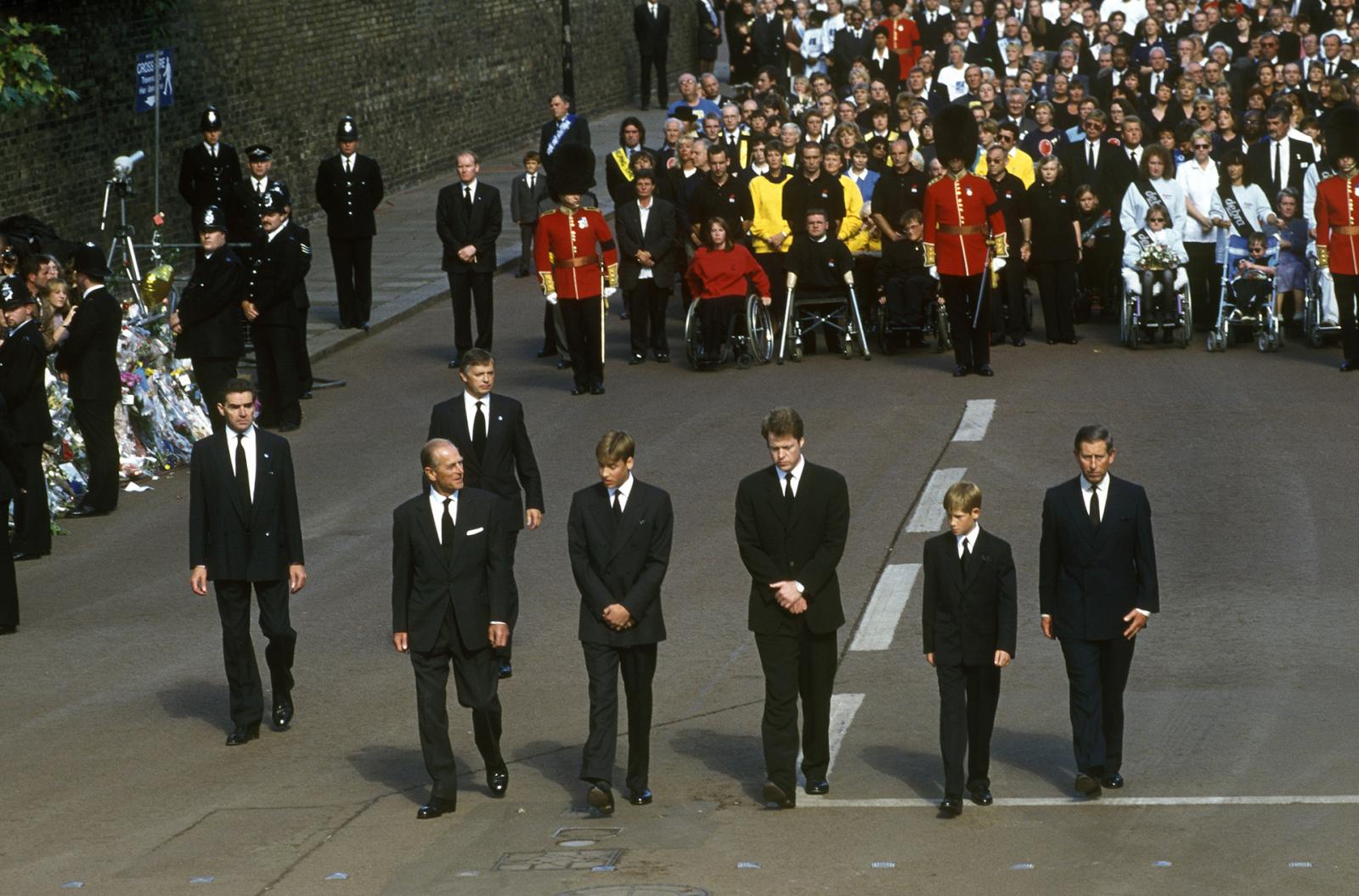 The Royal Family's Public vs Private Grief: How They Reacted to Princess Diana's Death - image 1