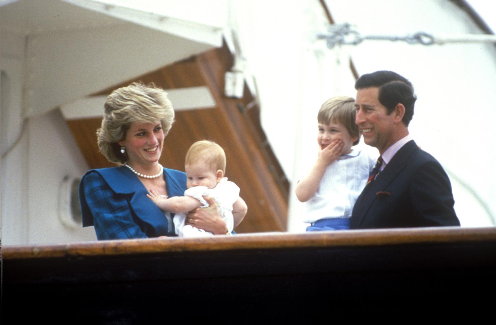 The Royal Family's Public vs Private Grief: How They Reacted to Princess Diana's Death - image 2