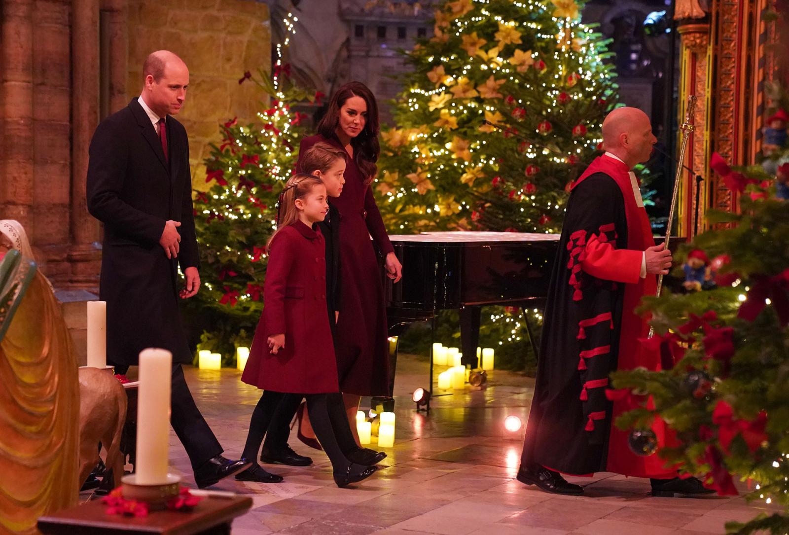 Royal Feast: Inside the British Royal Family's Christmas Menu - image 1