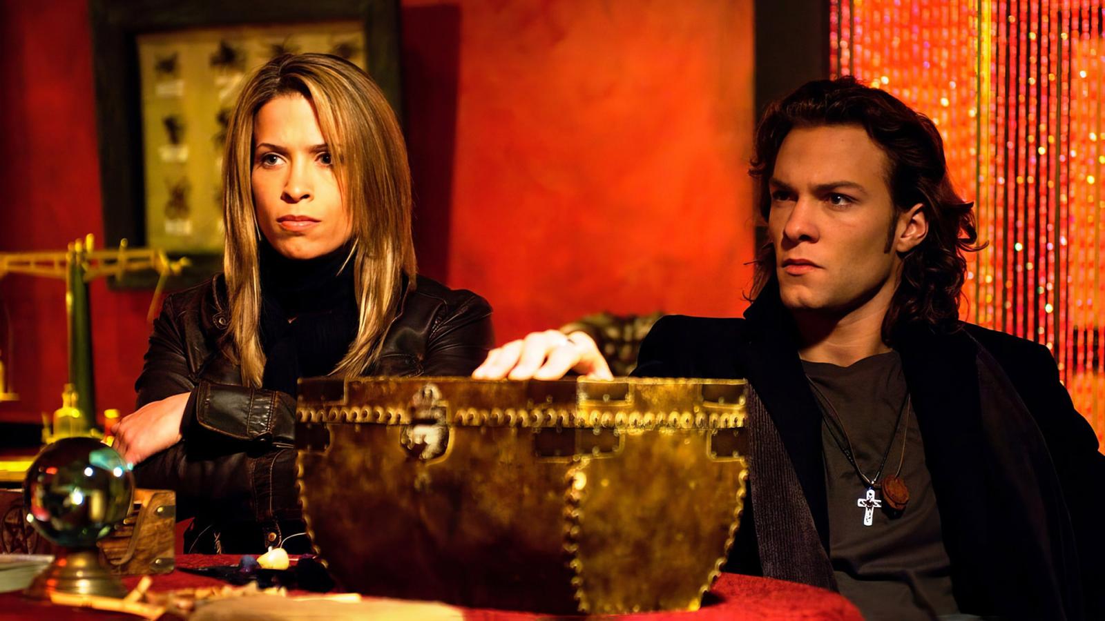 15 Lesser-Known TV Shows to Watch If You Miss Vampire Diaries - image 4