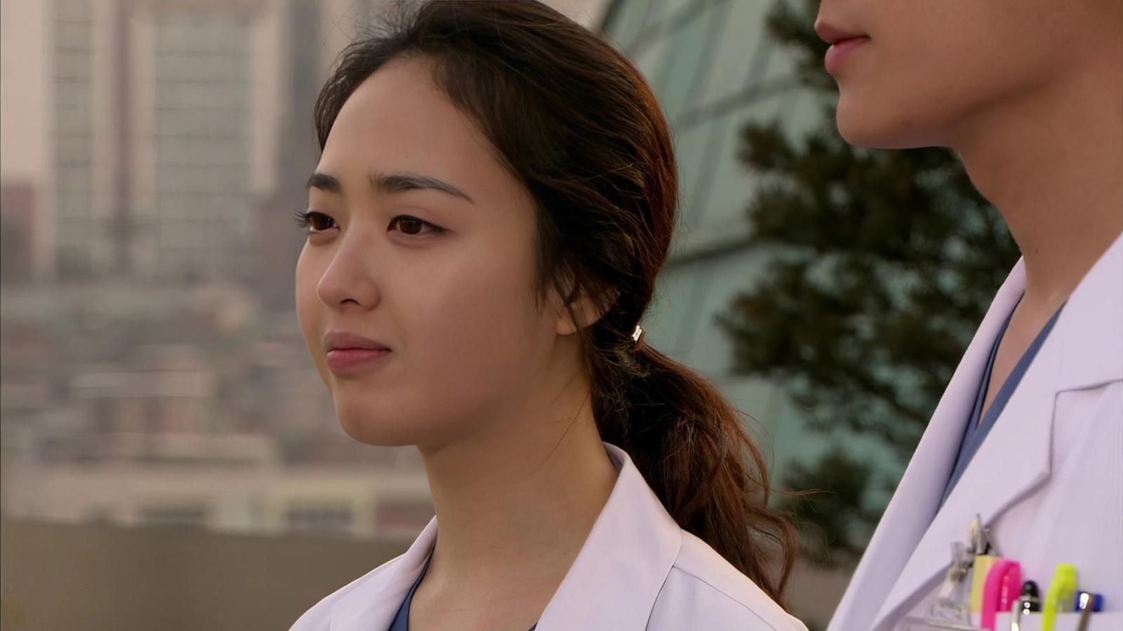 10 Must-See Medical K-Dramas That Aren't Just About Romance - image 10