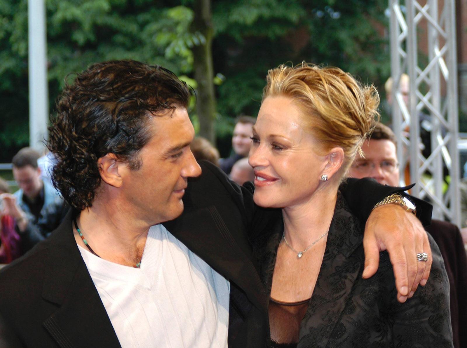 5 Celebrity Ex-Couples Who Managed to Keep Their Friendship After Divorce - image 2
