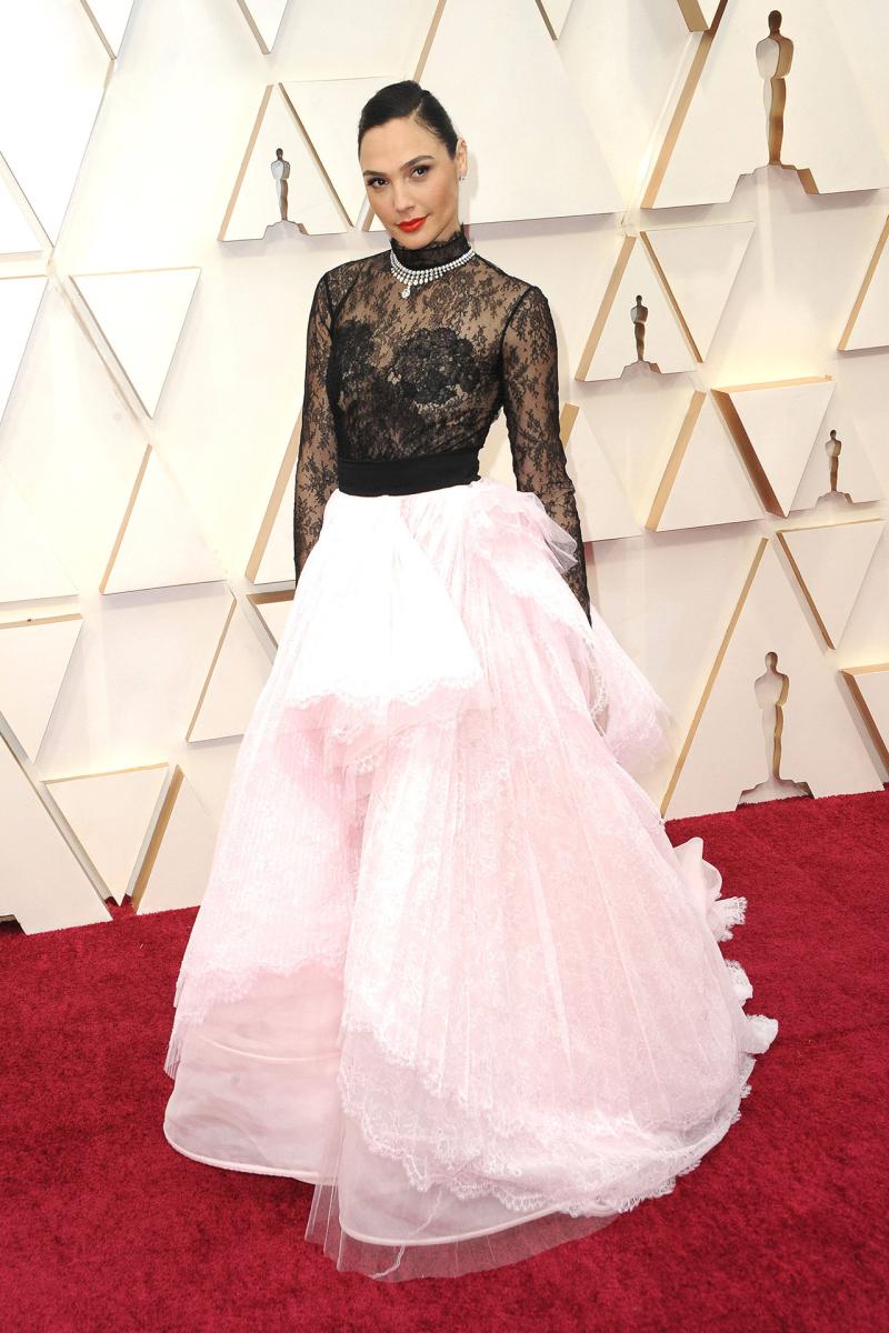 Fashion Fail: The 7 Most Regrettable Outfits to Grace the Oscar Red Carpet in Recent Memory - image 5