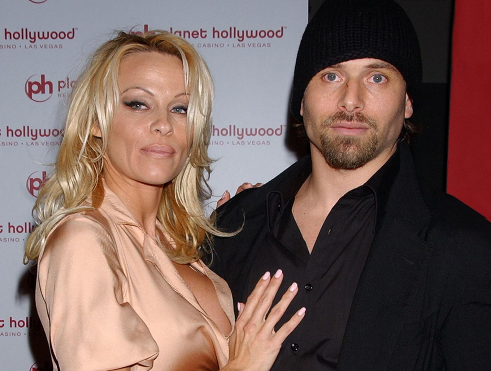 Pamela Anderson's Love Life: a Never-ending Cycle of Weddings and Divorces - image 3