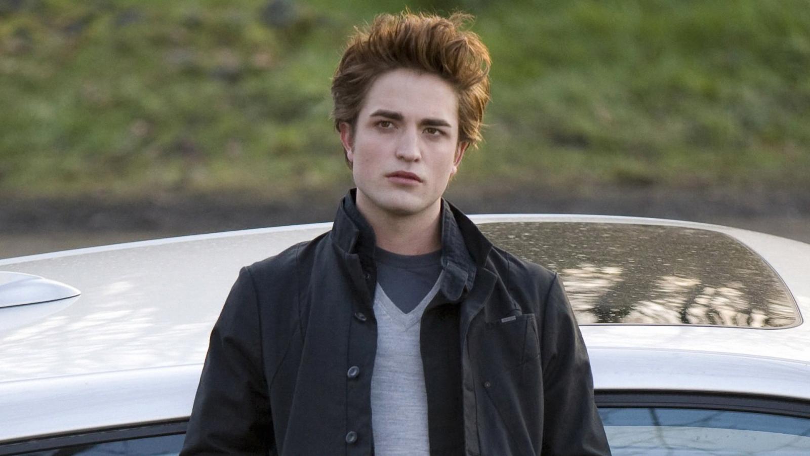 The Age Gap Between Twilight Cast & Their Characters is Mind-Blowing - image 1