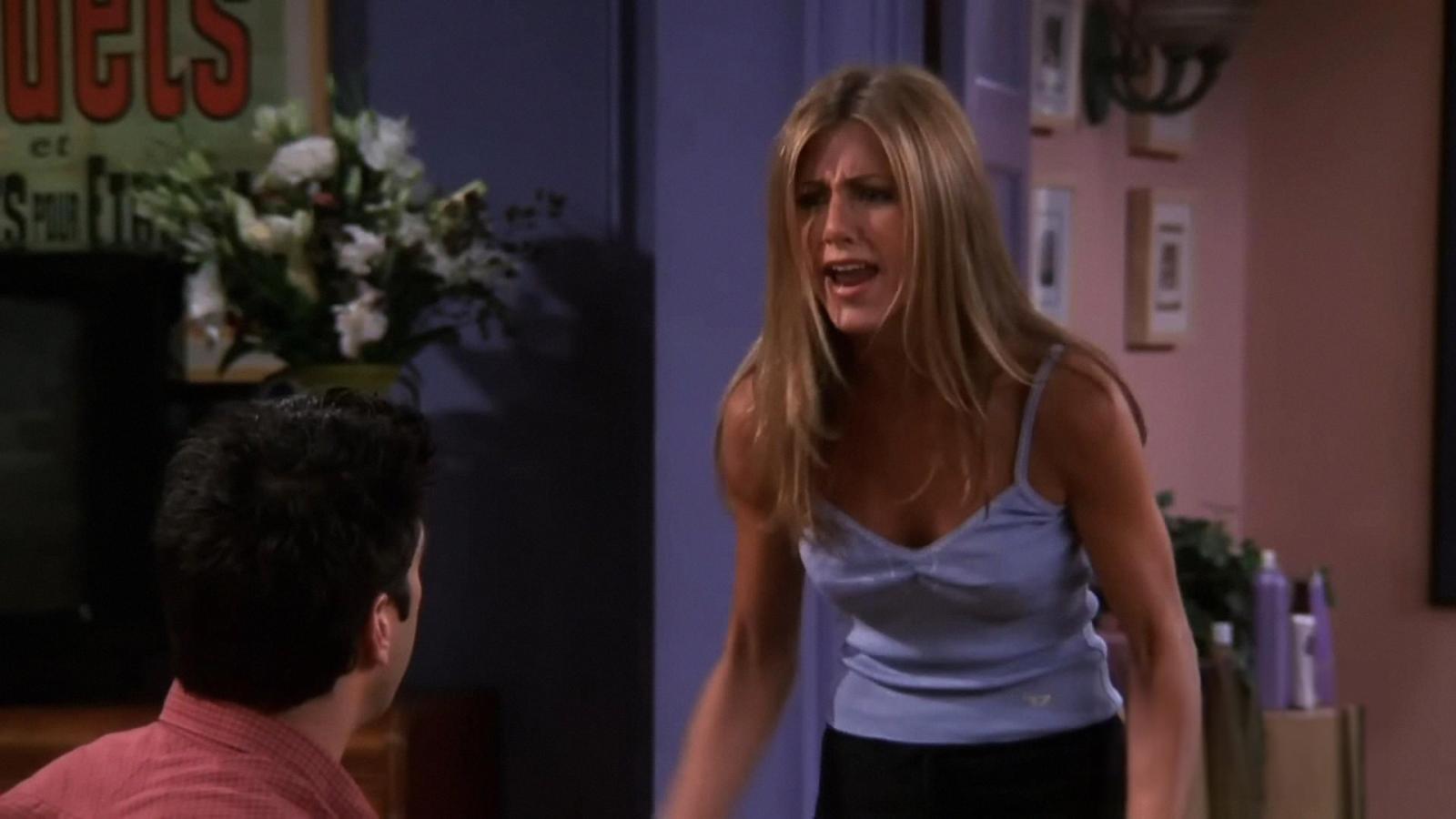 7 Funniest Unscripted Friends Moments That Were Kept in the Show - image 1