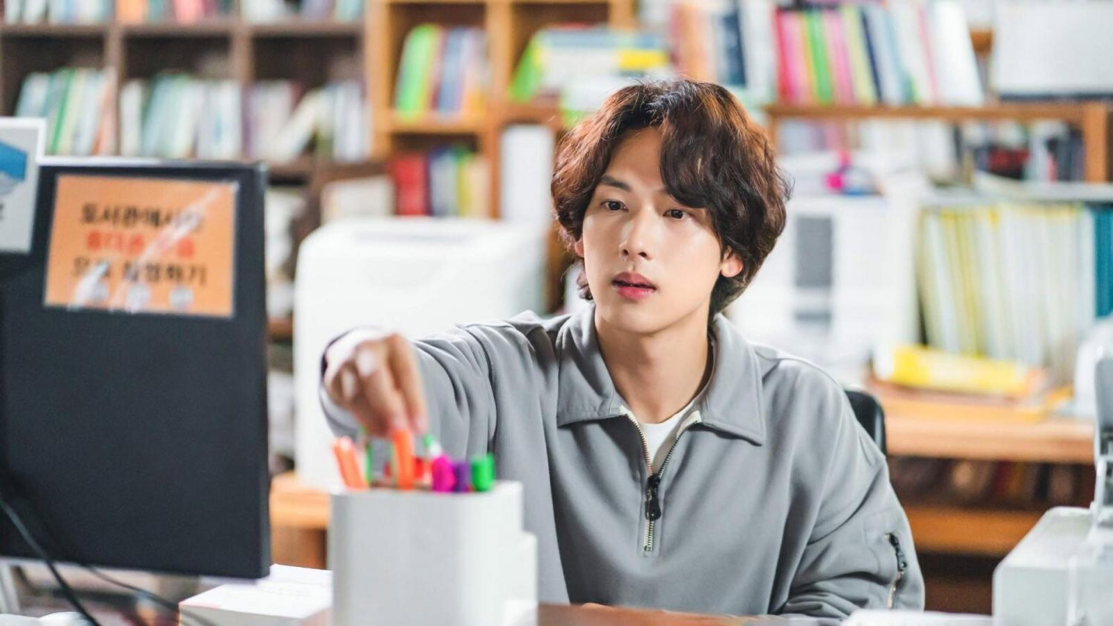 7 Comfort K-Dramas to Actually Ease Up All That Social Anxiety - image 2