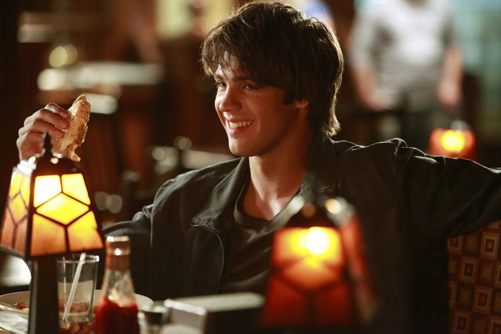 5 Major Vampire Diaries Characters Damon Killed (& Another 5 He Tried To) - image 5