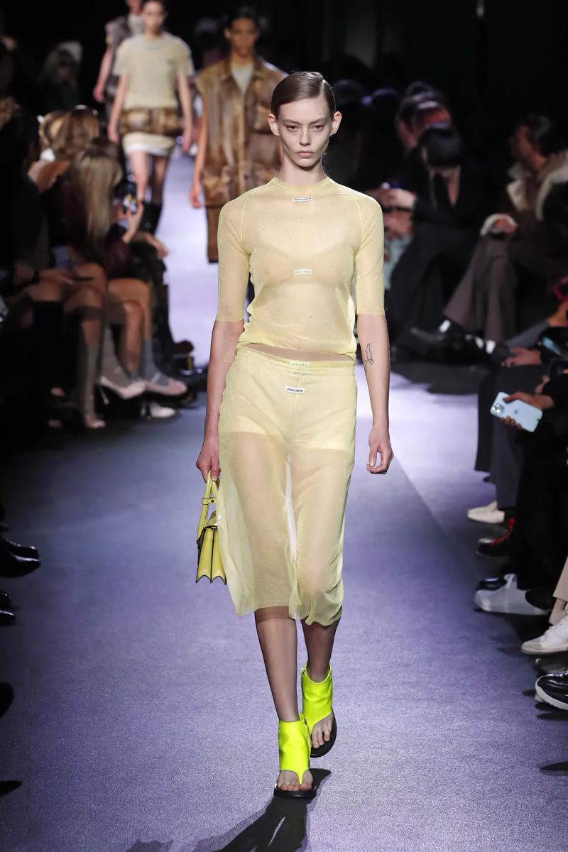 Say Goodbye to Dull Colours! Here Are the 8 Most Fashionable Shades for 2023 - image 3