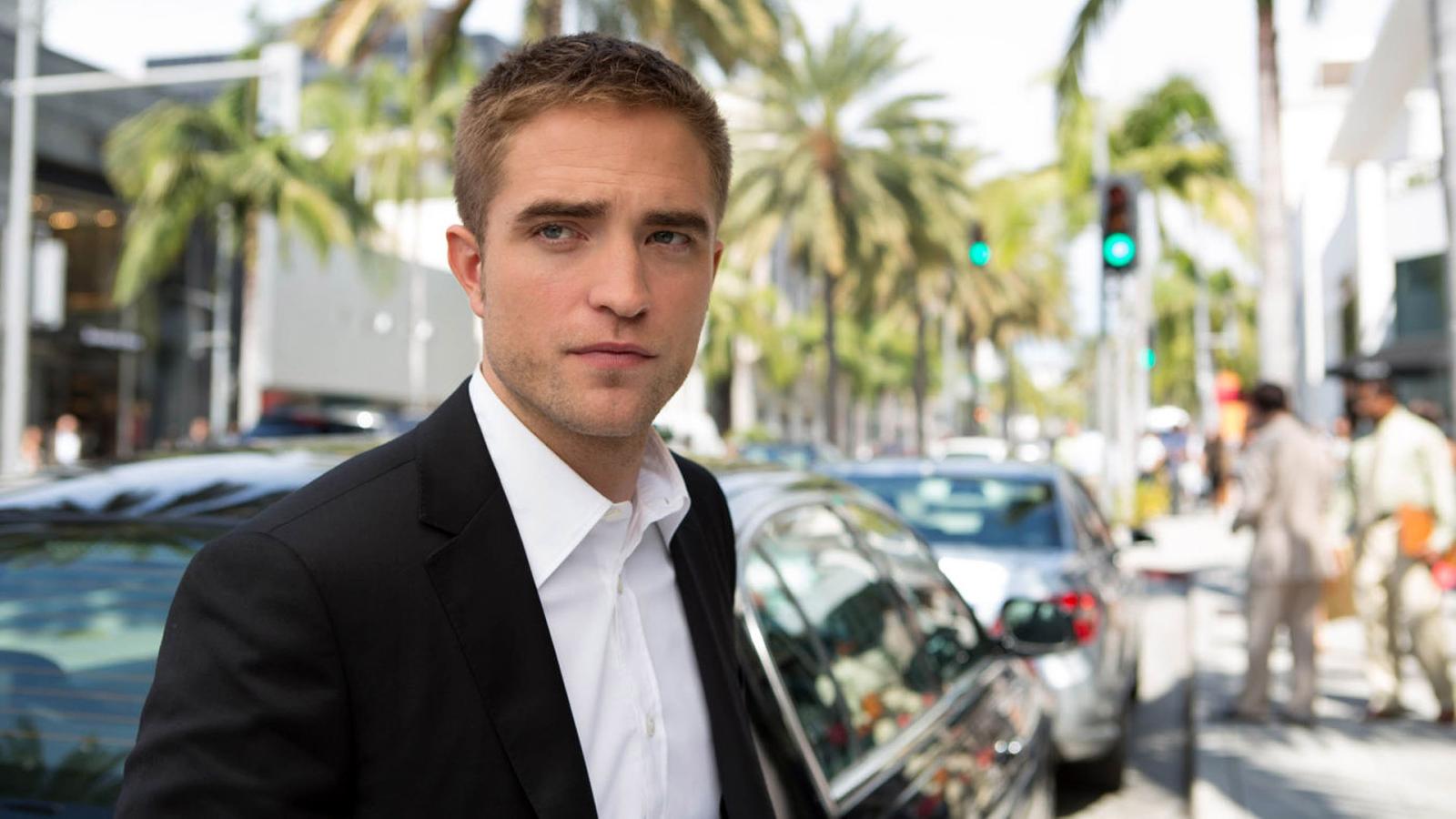 10 Films Starring Robert Pattinson Post-Twilight: From Madman to Superhero - image 3