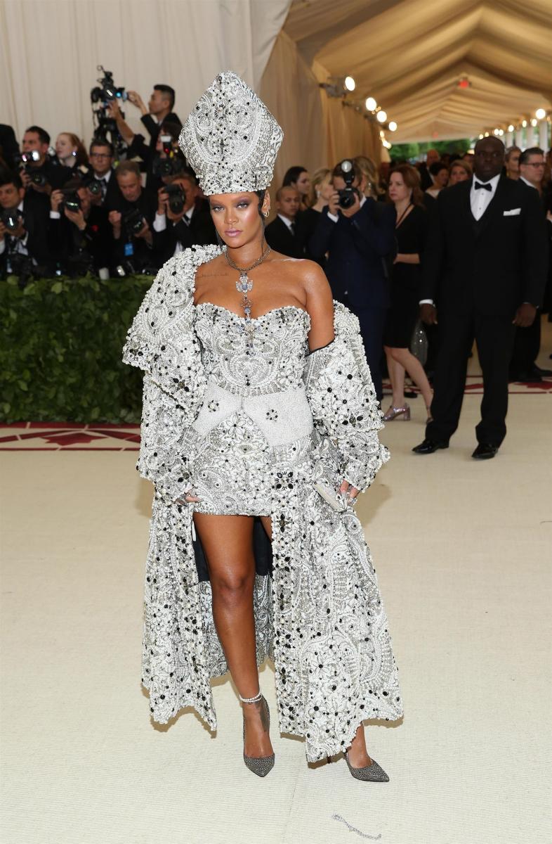 Ranking All 9 Rihanna's Met Gala Looks From Worst to Simply Iconic - image 7