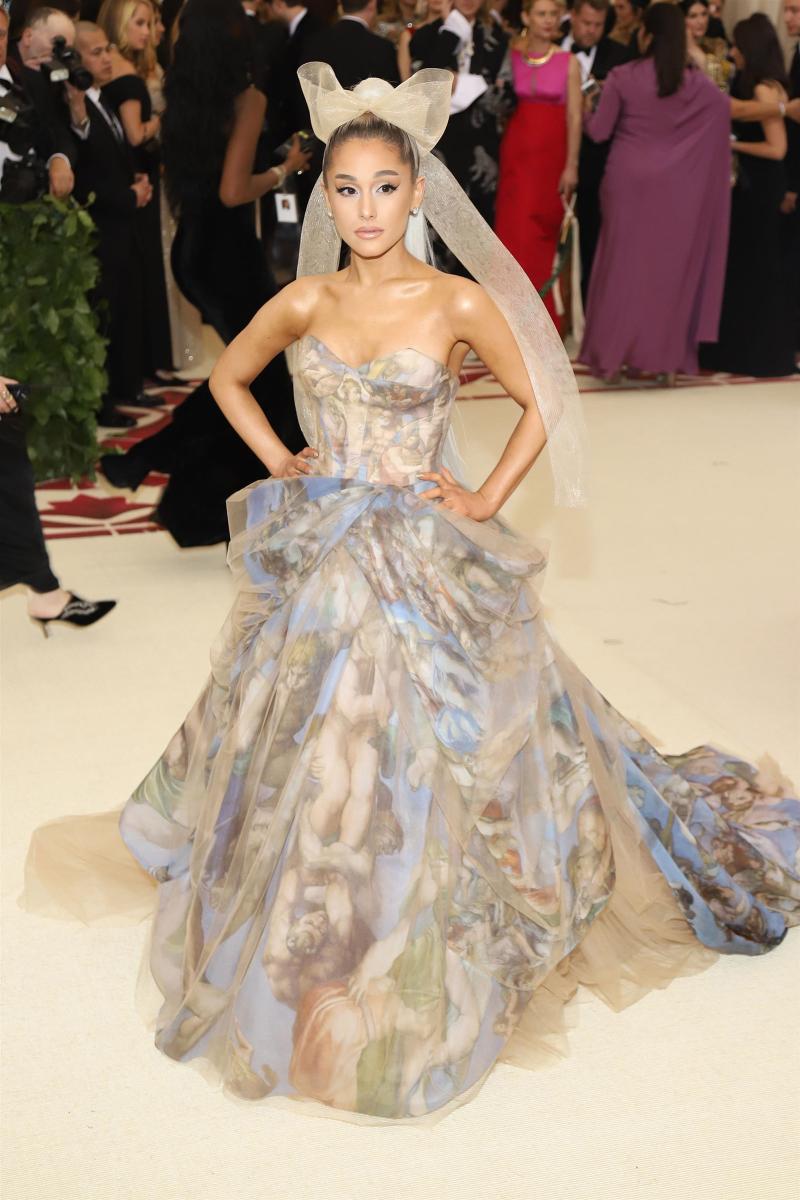 The 10 Iconic Met Gala Looks Reddit Can't Stop Obsessing About - image 7