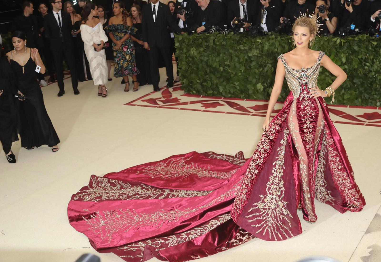 The 10 Iconic Met Gala Looks Reddit Can't Stop Obsessing About - image 4
