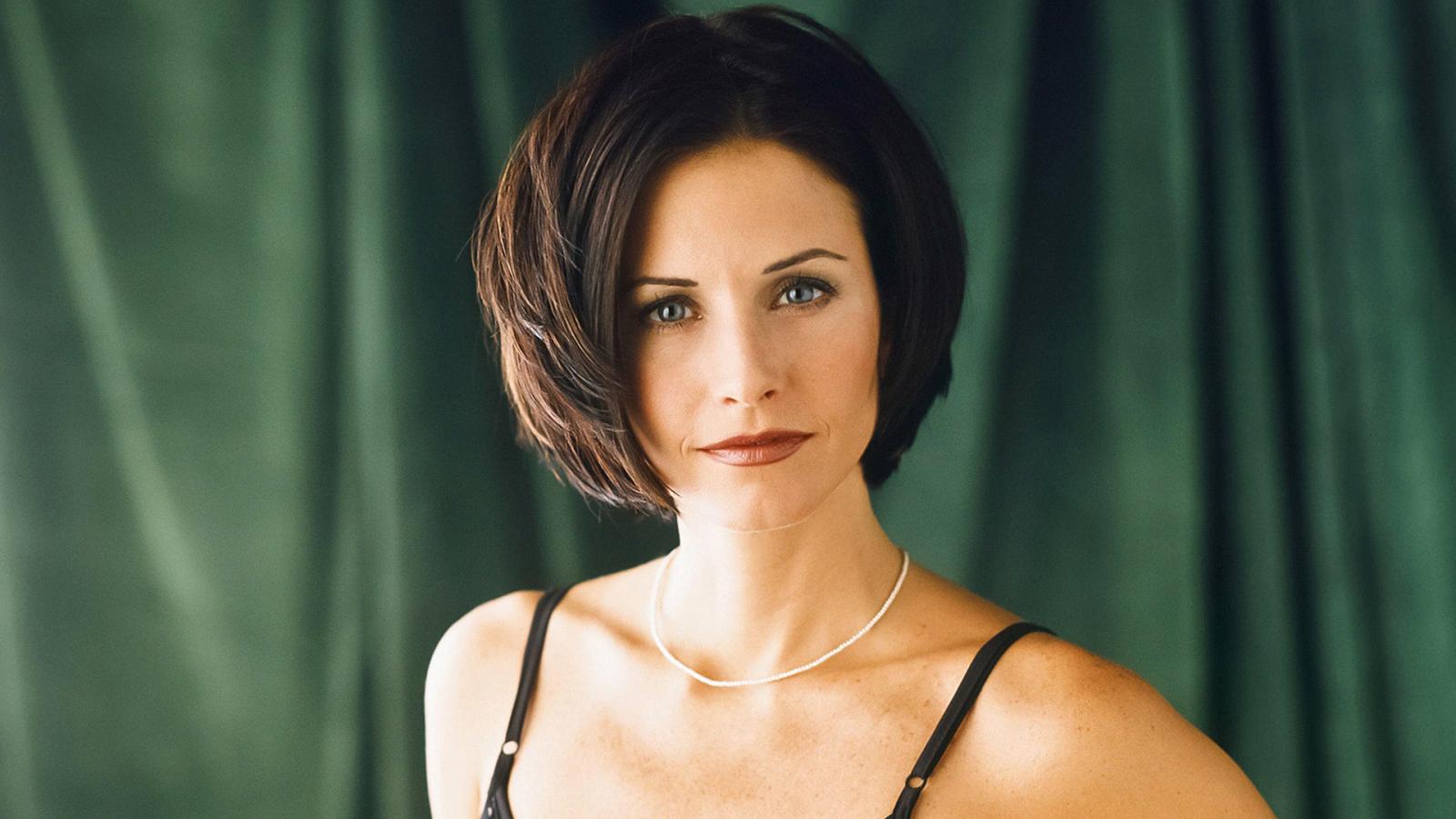 This Sex And The City Actress Almost Starred as Monica In Friends - image 1