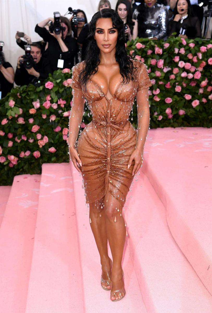 The 10 Iconic Met Gala Looks Reddit Can't Stop Obsessing About - image 8