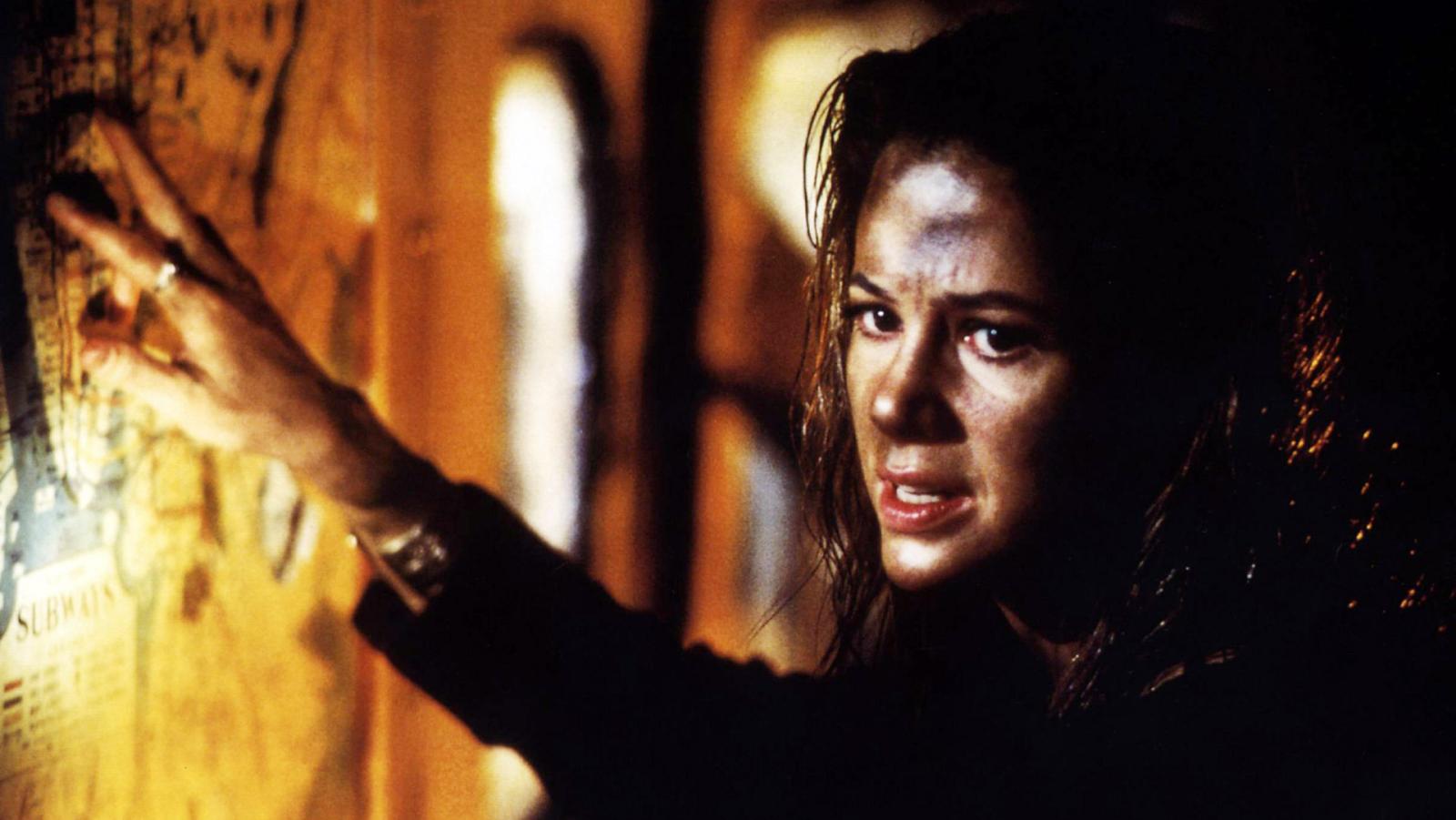 Top 14 Horror Films of the '90s That Will Keep You Awake - image 12