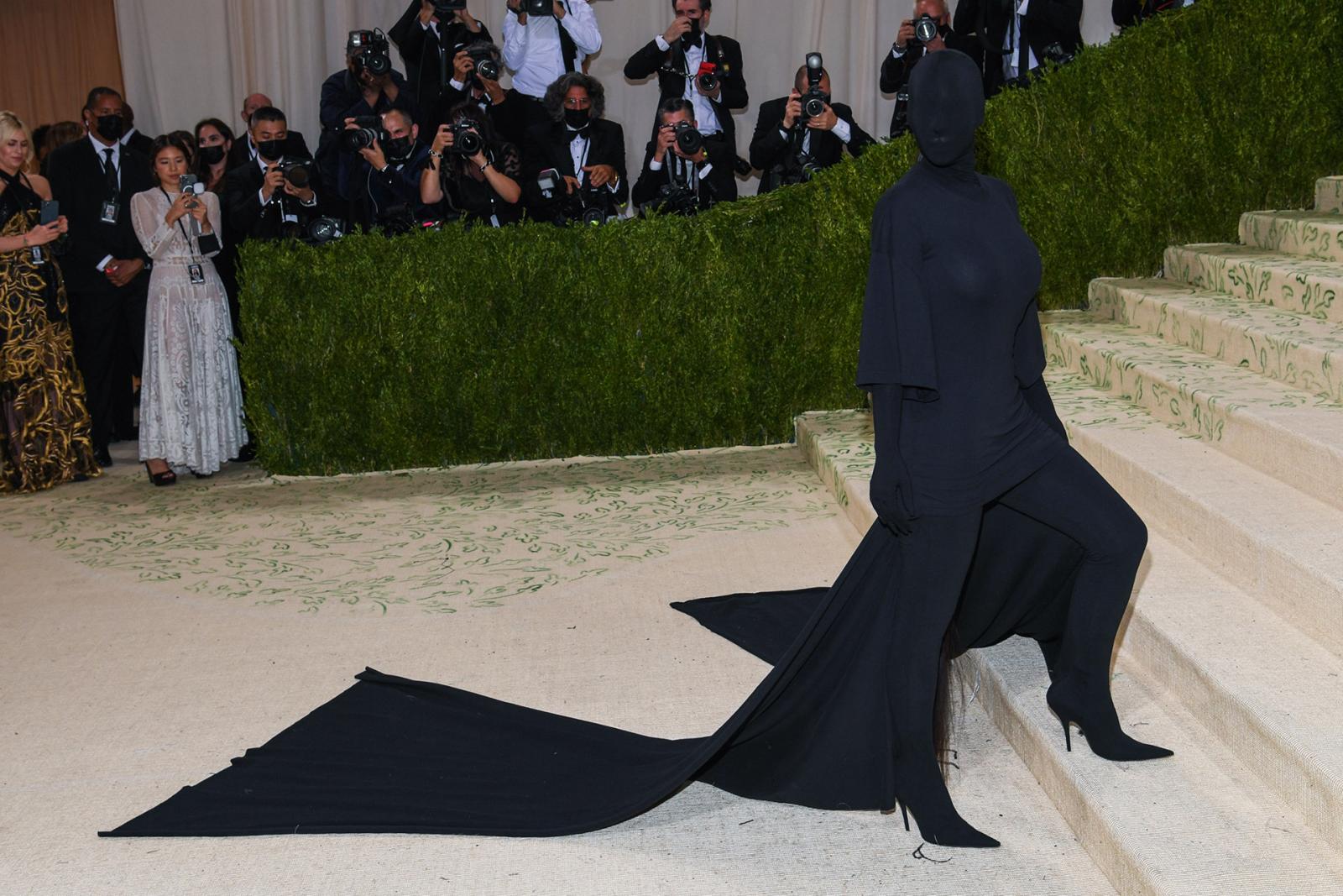 5 Kardashian Met Gala Looks That Were Truly Unparalleled (No, Seriously) - image 3