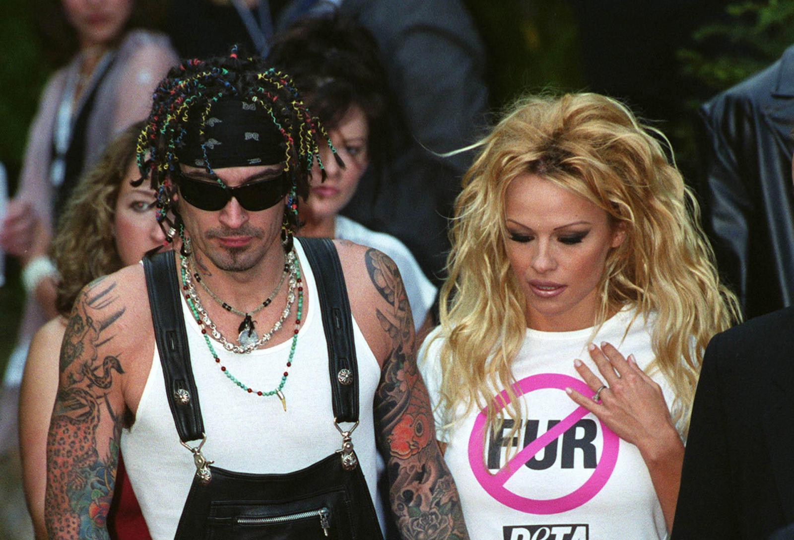 Pamela Anderson's Love Life: a Never-ending Cycle of Weddings and Divorces - image 1